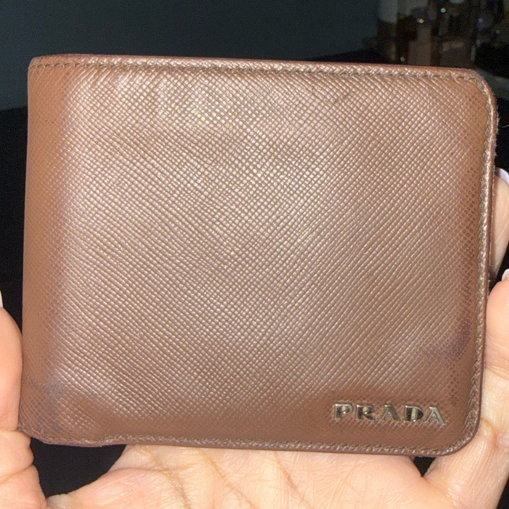 Authentic Prada Saffiano Men’s Bi-Fold Wallet | Pre-Loved Conditon